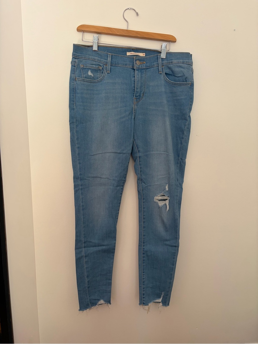 Light Blue Distressed Levi’s Skinny Jeans